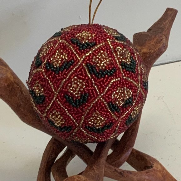 Vintage CHRISTMAS BALL ORNAMENT Seed Beaded Floral Green Gold Red 3" - Picture 3 of 5